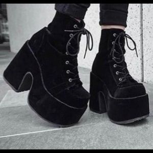 Black velvet Camel Demonia platform